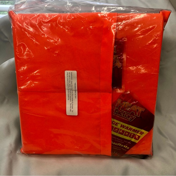 NWOT Heat Factory Large Seat Warmer - Picture 2 of 15